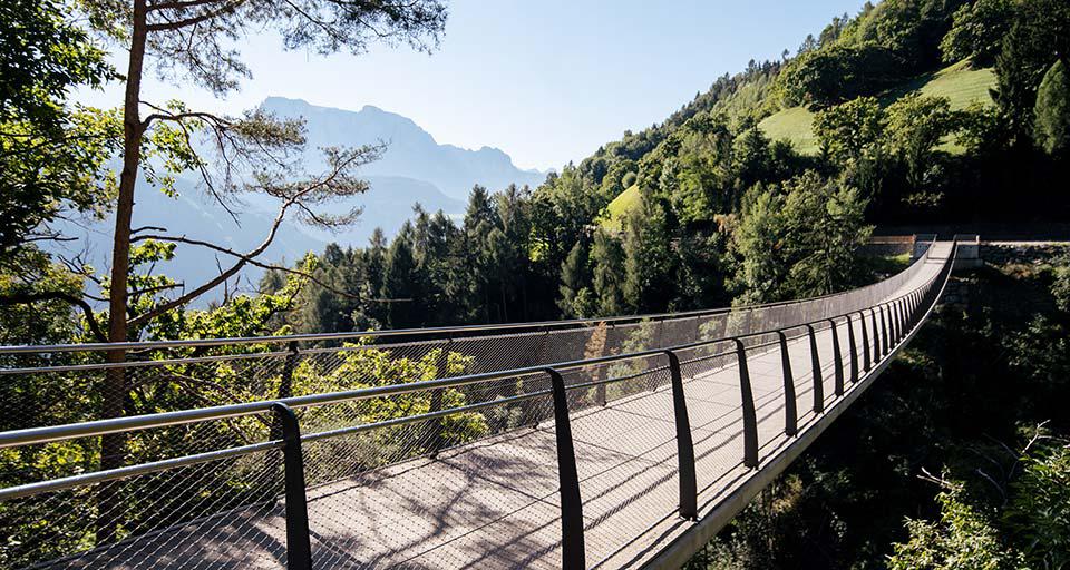 Barbianer Panoramabrücke bei den Barbianer Wasserfällen Barbianer Panoramabrücke bei den Barbianer Wasserfällen